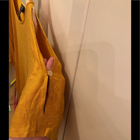 ⛔️SOLD⛔️ Jones NY 🌻 Cold Shoulder Cut-Out Top - Picture 7 of 11